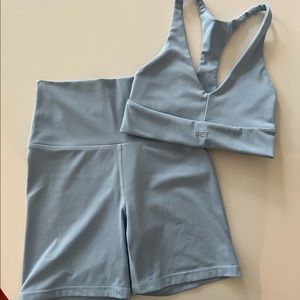 SET ACTIVE Luxform Racer V Sports Bra and Bike Shorts